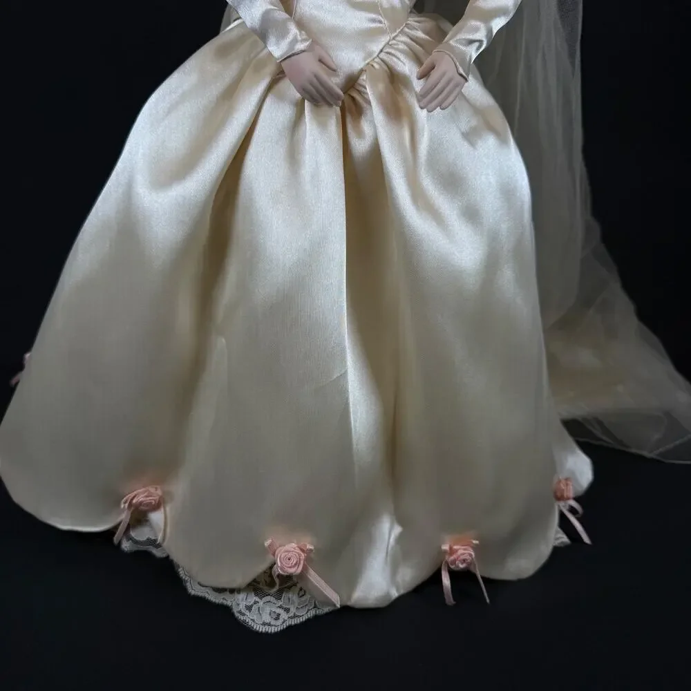 Ashton Drake Galleries Elizabeth 1990s Porcelain Doll Wedding Dress Vintage 20'